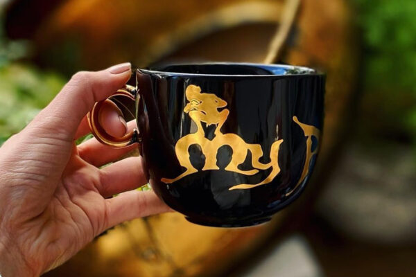 „Дълбочината“ в чашите за чай