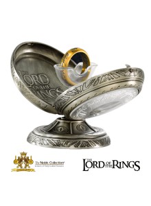 Единственият пръстен и постамент от "Властелинът на пръстените"