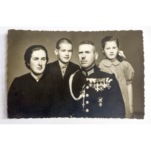 Семеен портрет | Семейство Станевски | Фото "Палатовски", Дупница | 30-те