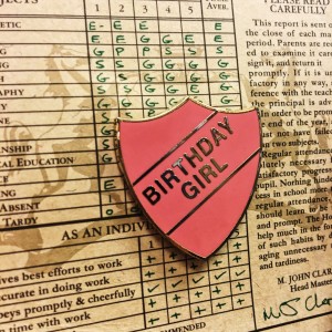 Badge Old School Birthday Girl